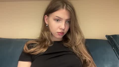 littleprincess3000 online show from April 2026 08:42:02 PM