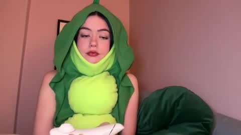 Snapshot of littlesugarpea chatting on January 2025 11:41:01 PM Little Sugar Pea  online show from January 2025 11:41:01 PM