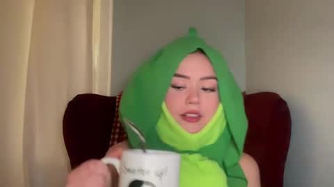 Snapshot of littlesugarpea chatting on September 2025 10:20:01 PM Little Sugar Pea  online show from September 2025 10:20:01 PM