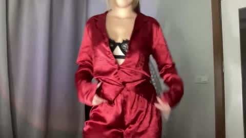 little sweety online show from December 2025 09:00:01 PM