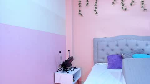 Snapshot of littletammy4u_ chatting on October 2025 12:27:01 PM tammy online show from October 2025 12:27:01 PM