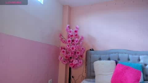 Snapshot of littletammy4u_ chatting on November 2025 12:53:02 PM tammy online show from November 2025 12:53:02 PM