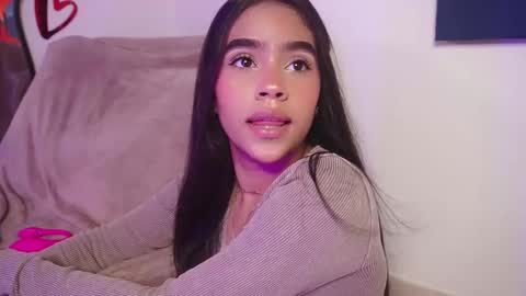 littletammy_ online show from November 2025 02:49:02 PM