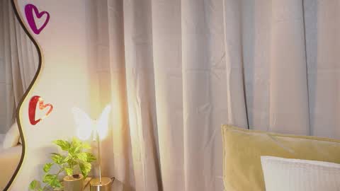 littletammy_ online show from January 2026 04:00:01 PM