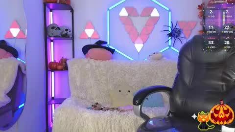 littlevixen18 online show from October 2025 02:40:01 PM