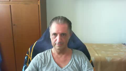 liuk53 online show from May 2026 12:20:01 PM