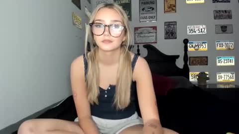 Snapshot of livvywinters chatting on November 2025 03:49:01 AM Livvy online show from November 2025 03:49:01 AM