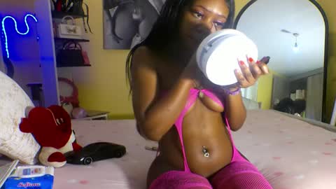 Snapshot of liyahs_lair chatting on November 2025 05:28:02 AM liyah online show from November 2025 05:28:02 AM