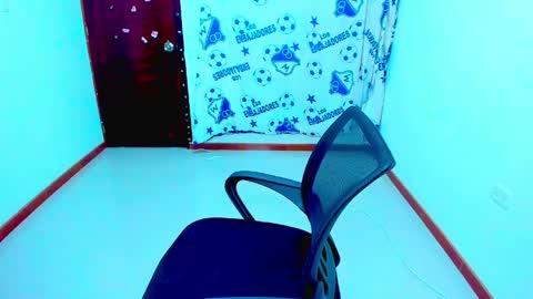 Snapshot of liz_and_chris1 chatting on May 2026 12:41:01 AM Chris online show from May 2026 12:41:01 AM