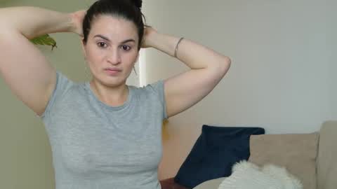 Snapshot of liz_devine chatting on November 2025 01:42:02 PM liz online show from November 2025 01:42:02 PM