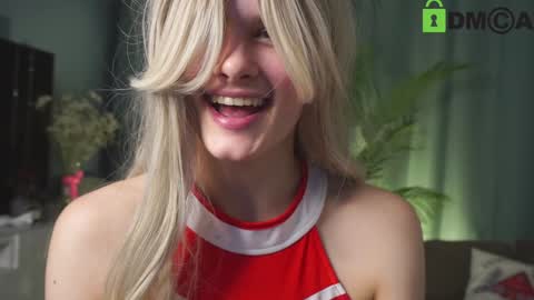 Snapshot of lizbethcoll chatting on January 2025 07:24:01 PM Sunnheart online show from January 2025 07:24:01 PM