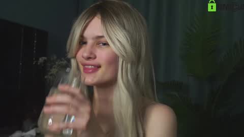 Snapshot of lizbethcoll chatting on January 2025 07:26:01 PM Sunnheart online show from January 2025 07:26:01 PM