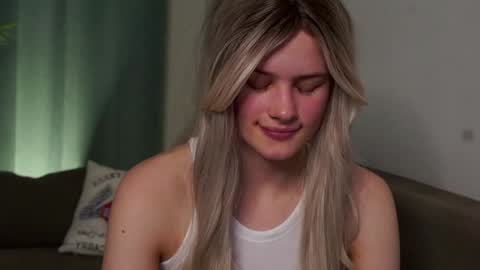 Snapshot of lizbethcoll chatting on January 2025 07:40:01 PM Sunnheart online show from January 2025 07:40:01 PM