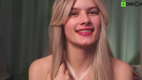 Snapshot of lizbethcoll chatting on January 2025 10:21:01 PM Sunnheart online show from January 2025 10:21:01 PM