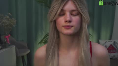 Snapshot of lizbethcoll chatting on February 2025 11:33:02 PM Sunnheart online show from February 2025 11:33:02 PM