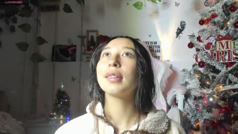 Snapshot of lizzy_kawuaii chatting on December 2024 12:56:02 AM lizzy online show from December 2024 12:56:02 AM