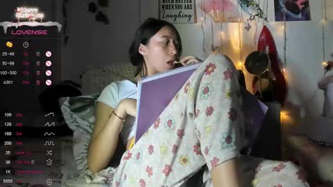 Snapshot of lizzy_kawuaii chatting on January 2025 01:04:02 AM lizzy online show from January 2025 01:04:02 AM