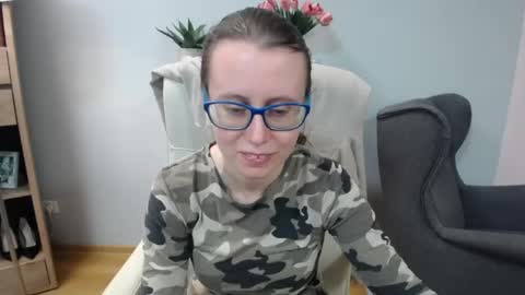 Snapshot of lizzy_sparkle chatting on April 2026 04:21:01 AM Lizzy online show from April 2026 04:21:01 AM