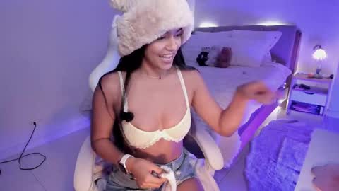 Snapshot of lm_kloeeh chatting on May 2026 12:18:01 AM Kloe see you 28-11 to celebrate my birthday online show from May 2026 12:18:01 AM