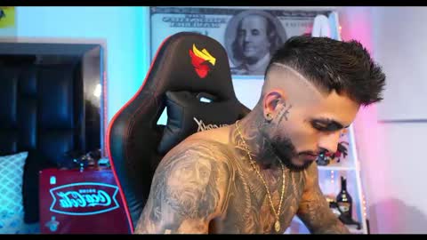 logan_hugh8 online show from February 2025 08:40:02 AM