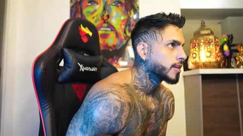 logan_hugh8 online show from September 2025 04:27:01 AM