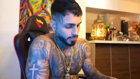 logan_hugh8 online show from October 2025 06:44:01 AM