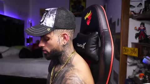 logan_hugh8 online show from April 2026 06:55:02 PM