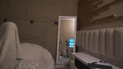 logan_varela online show from April 2026 01:01:01 PM