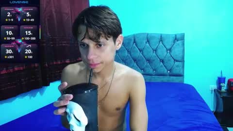 Snapshot of loganevans8 chatting on June 2026 04:28:01 AM Logan online show from June 2026 04:28:01 AM