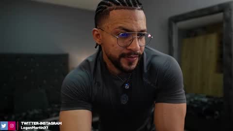 Snapshot of loganmartinx chatting on October 2025 09:33:01 PM loganmartinx online show from October 2025 09:33:01 PM