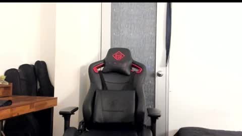 Snapshot of logannick chatting on September 2025 07:19:01 AM Logan online show from September 2025 07:19:01 AM