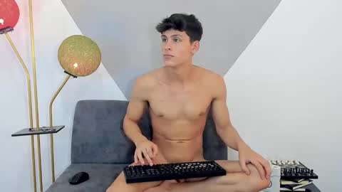 Snapshot of loganoficialx chatting on December 2024 03:39:01 PM loganoficialx online show from December 2024 03:39:01 PM