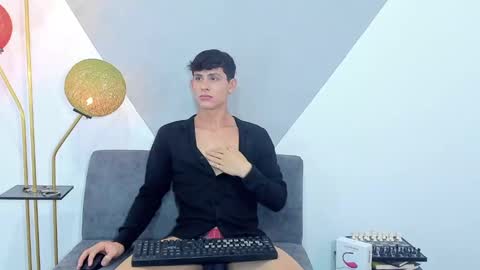 Snapshot of loganoficialx chatting on December 2024 08:05:01 AM loganoficialx online show from December 2024 08:05:01 AM