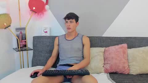 Snapshot of loganoficialx chatting on December 2024 07:56:02 AM loganoficialx online show from December 2024 07:56:02 AM