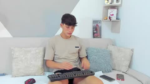 Snapshot of loganoficialx chatting on January 2025 07:10:02 AM loganoficialx online show from January 2025 07:10:02 AM