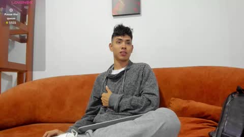 Snapshot of logantwink18 chatting on October 2025 10:59:01 AM logantwink18 online show from October 2025 10:59:01 AM