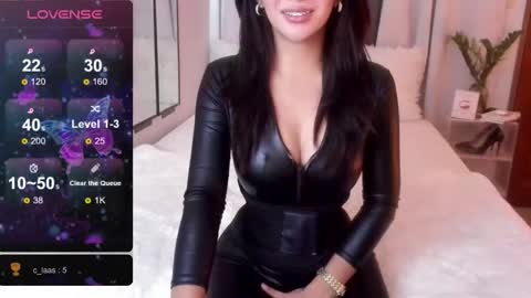 Snapshot of loisewilliams chatting on February 2026 11:50:01 AM Mistress L online show from February 2026 11:50:01 AM