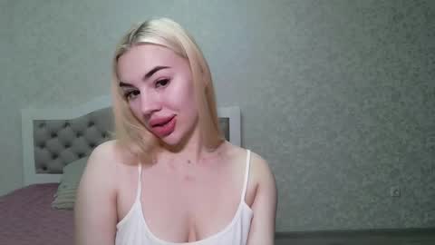 lola_lipps online show from March 2026 07:28:01 PM