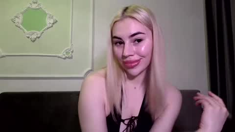 lola_lipps online show from April 2026 06:10:01 PM
