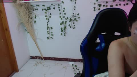 Lola  online show from May 2026 01:28:01 PM