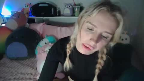 lolaa555 online show from April 2026 04:45:02 AM