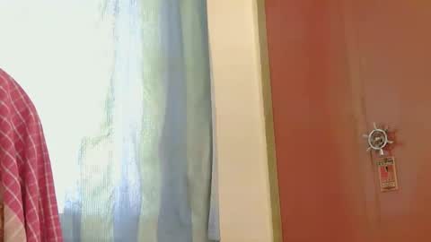 lolaa online show from November 2025 05:29:01 AM