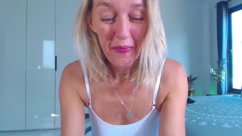 Snapshot of lolaaelita chatting on January 2026 01:43:01 AM Lola online show from January 2026 01:43:01 AM