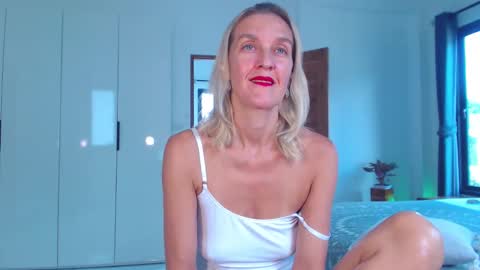 Snapshot of lolaaelita chatting on February 2026 06:00:02 AM Lola online show from February 2026 06:00:02 AM