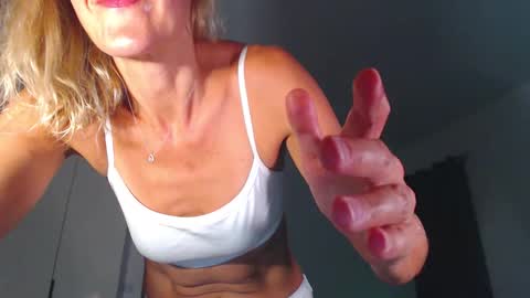 Snapshot of lolaaelita chatting on February 2026 01:41:02 PM Lola online show from February 2026 01:41:02 PM