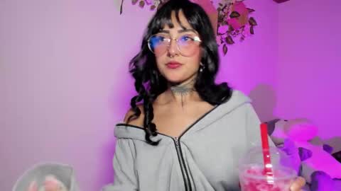 Snapshot of lolaleah_ chatting on March 2026 06:19:02 AM Lola online show from March 2026 06:19:02 AM