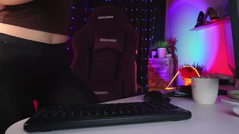 lolalemona online show from April 2026 01:16:01 PM