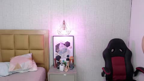 LOLA online show from February 2025 09:34:02 AM