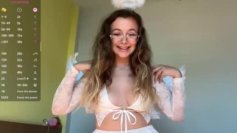 Snapshot of lolatheangel chatting on November 2025 04:33:01 AM Lolatheangel online show from November 2025 04:33:01 AM