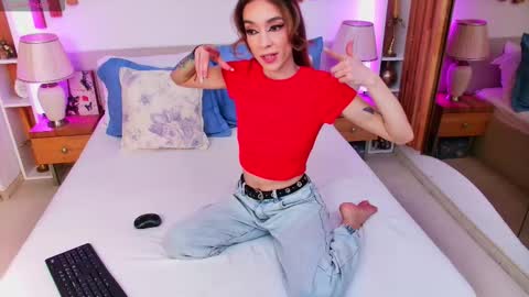 Snapshot of lolavixxen chatting on December 2025 07:41:02 PM Lola online show from December 2025 07:41:02 PM